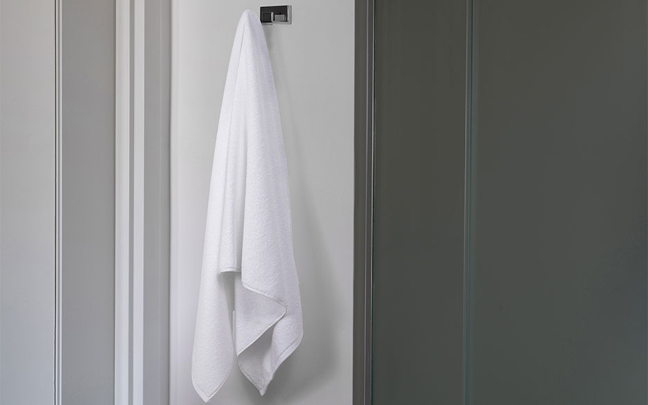 https://www.shoparia.com/images/products/lrg/aria-signature-bath-towel-ARIA-320-02-08-01_lrg.jpg